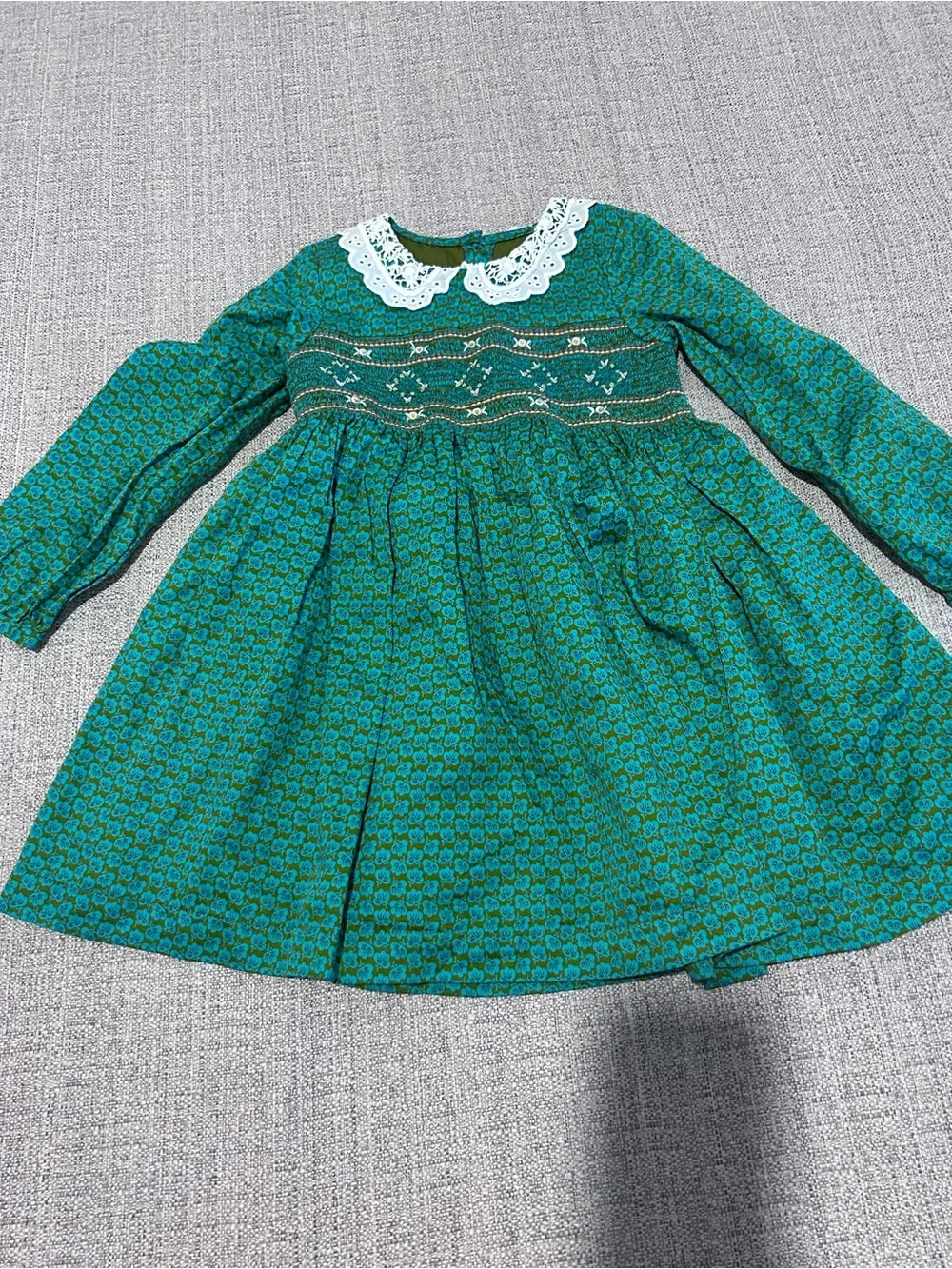 Next Green Smocked Embroidered Long-Sleeve Dress White Lace Collar. Size 4/5
